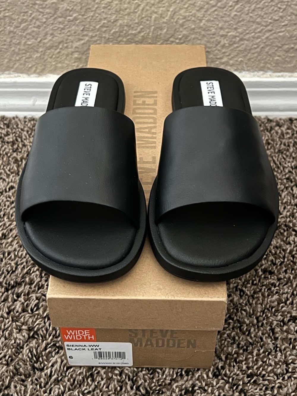 Steve Madden Women’s  Sienna Wide Width Sandal Size -6W
